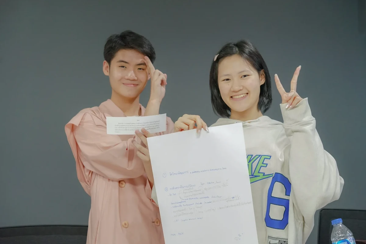 นักเรียนทำกิจกรรมและใช้เวลาร่วมกับเพื่อน ๆ